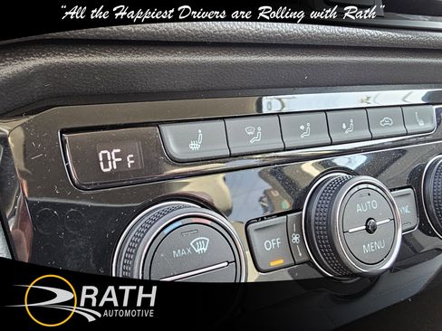 Used 2024 Volkswagen Taos SE image 15