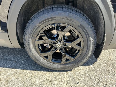 Certified 2025 Volkswagen Atlas Peak Edition SE image 22