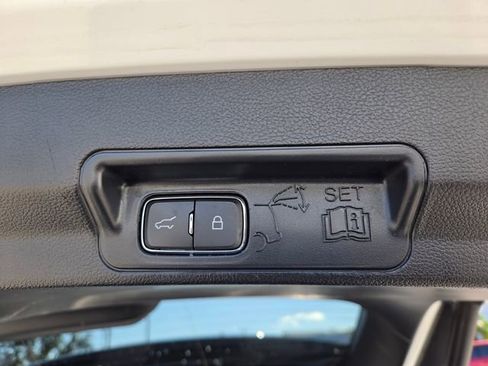 Used 2022 Ford Explorer XLT w/ Equipment Group 202A image 11