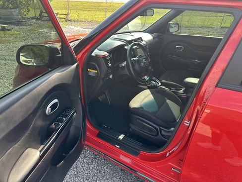 Used 2019 Kia Soul + image 14