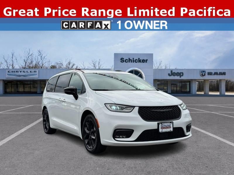 Used 2025 Chrysler Pacifica Limited FWD image 1