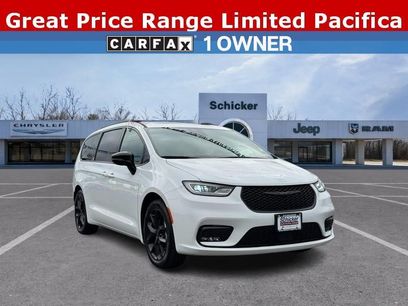 Used 2025 Chrysler Pacifica Limited