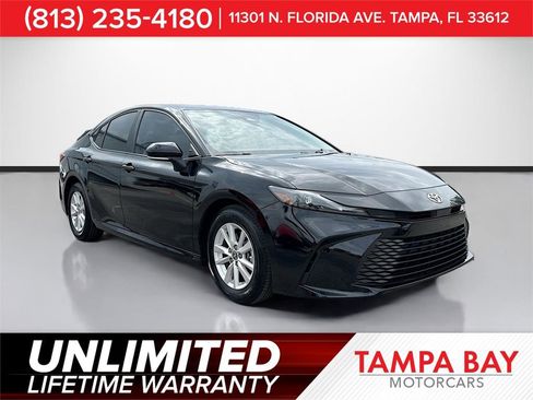 Used 2025 Toyota Camry LE w/ Convenience Package FWD image 1