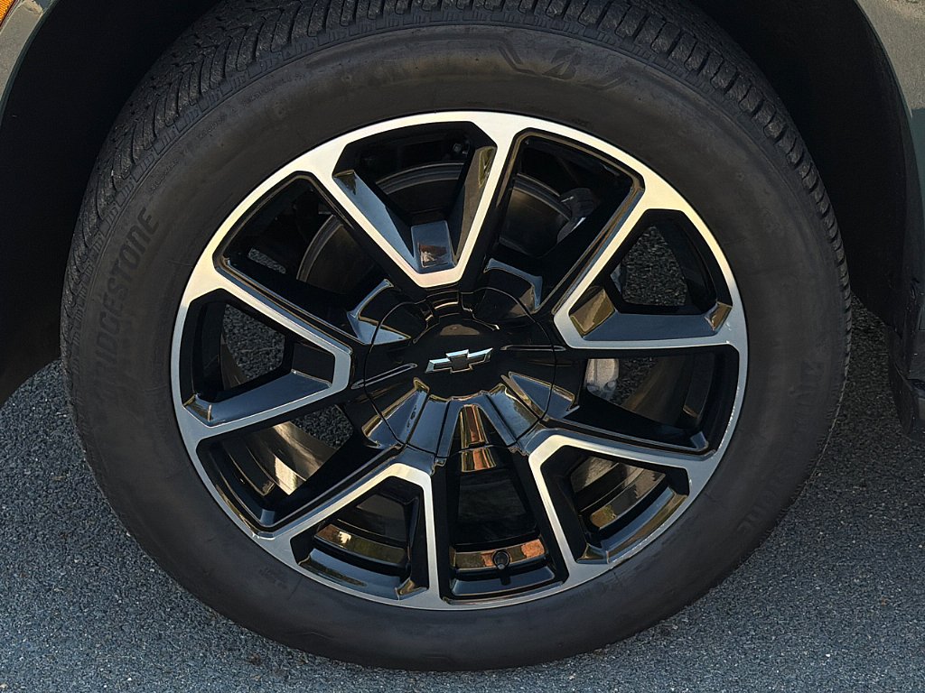 Used 2026 Chevrolet Suburban RST AWD/4WD image 9