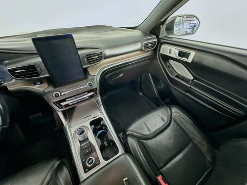 Used 2020 Ford Explorer Platinum w/ Premium Technology Package AWD/4WD image 11