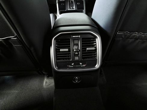 New 2026 Porsche Macan AWD/4WD image 21