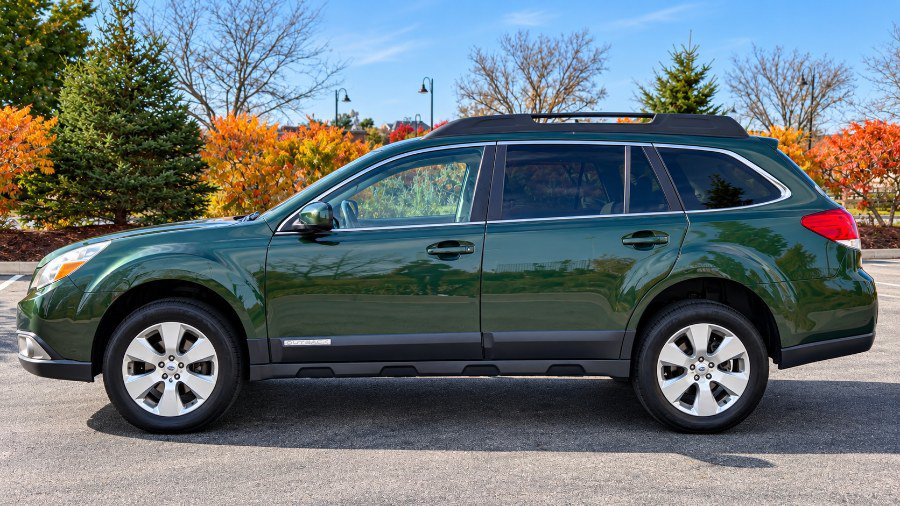 Used 2011 Subaru Outback 2.5i Premium w/ All-Weather Pkg AWD/4WD image 8