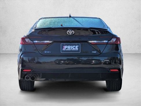 Used 2025 Toyota Camry SE image 6