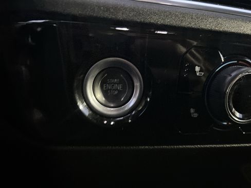 Used 2023 Chevrolet Silverado 1500 LT image 16