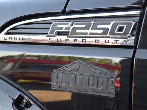 Used 2016 Ford F250 Lariat w/ Lariat Interior Package AWD/4WD image 45