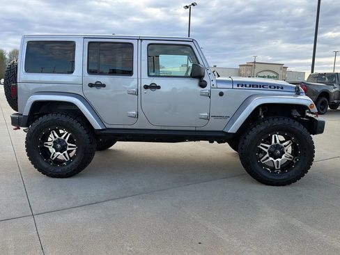 Used 2016 Jeep Wrangler Unlimited Rubicon image 25