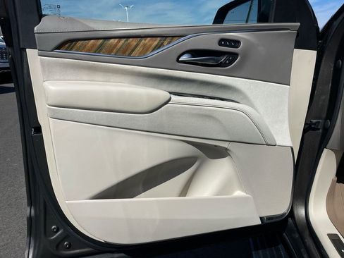 Used 2021 Cadillac Escalade ESV Premium Luxury Platinum image 29