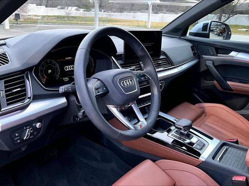 Used 2024 Audi Q5 2.0T Prestige w/ Prestige Package image 17