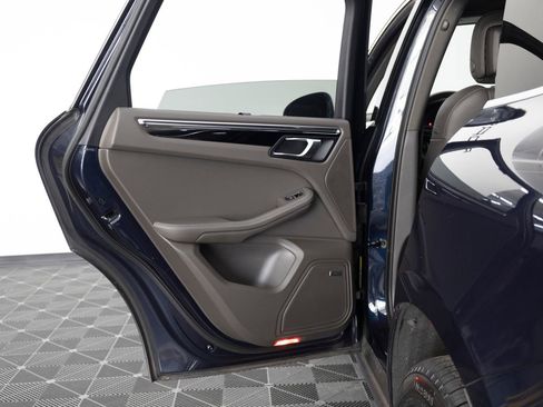 Certified 2023 Porsche Macan Base image 26