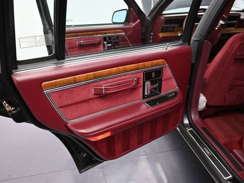 Used 1990 Lincoln Continental Signature image 20