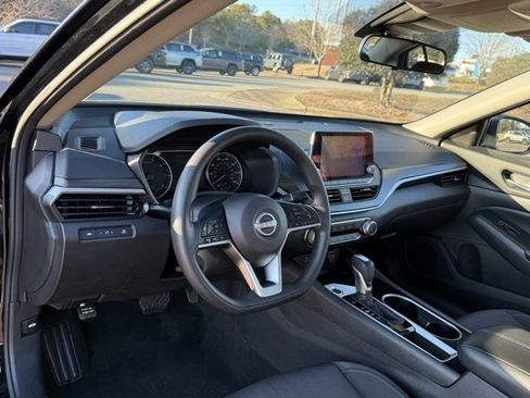 Used 2024 Nissan Altima 2.5 SV image 16