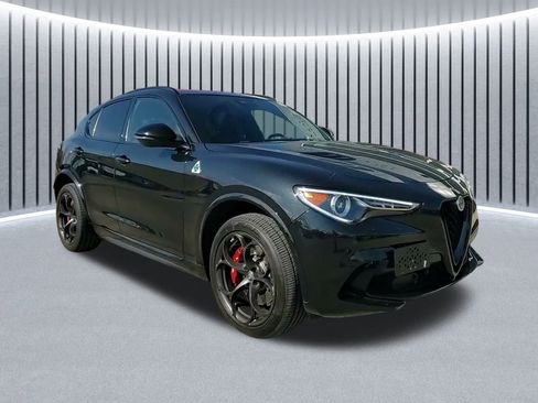 Used 2023 Alfa Romeo Stelvio Quadrifoglio image 2