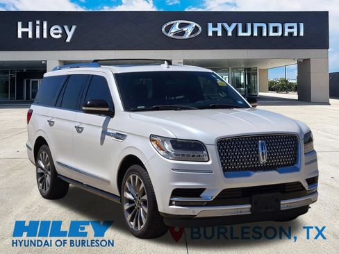 Used 2018 Lincoln Navigator Select w/ Cargo Package RWD image 2