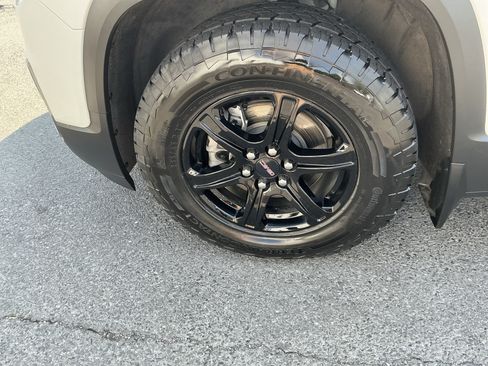 Used 2022 GMC Acadia AT4 w/ Preferred Package AWD/4WD image 9
