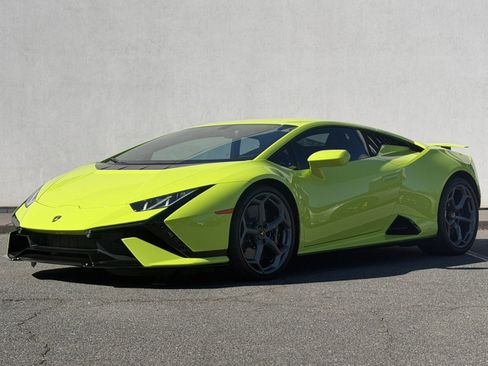 Used 2024 Lamborghini Huracan Tecnica image 3