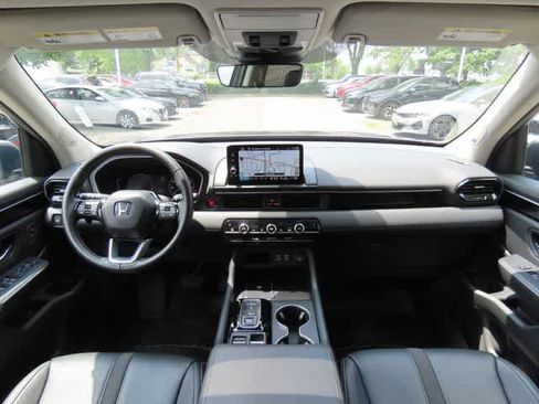 Used 2025 Honda Pilot Touring image 21