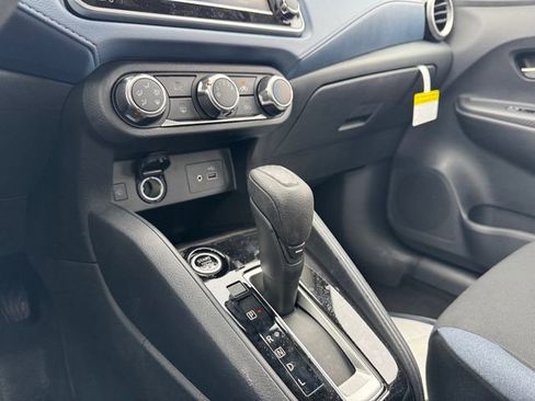 New 2025 Nissan Versa SV w/ Trunk Package FWD image 19