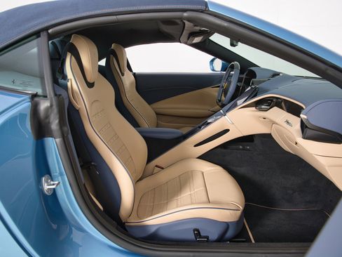 Certified 2025 Ferrari Roma Spider RWD image 15