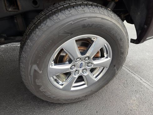 Used 2018 Ford F150 Lariat w/ Equipment Group 502A Luxury image 17