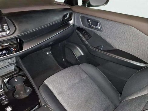 Used 2021 Nissan Rogue SV image 12