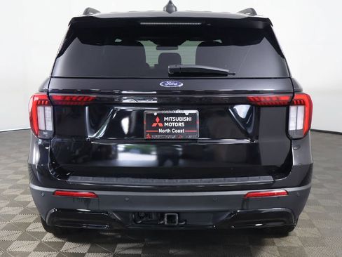 Used 2025 Ford Explorer ST-Line w/ ST-Line Street Pack AWD/4WD image 14