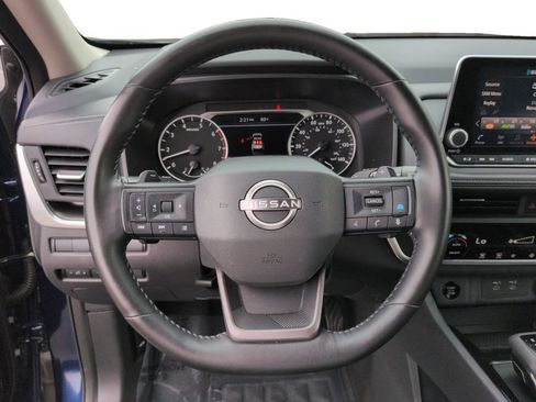 Used 2025 Nissan Rogue SV FWD image 12