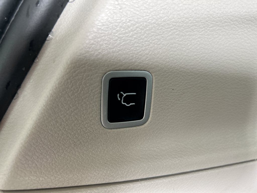 Used 2023 Chrysler Pacifica Touring-L FWD image 36