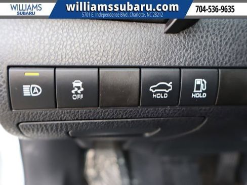 Used 2019 Toyota Camry XLE image 21