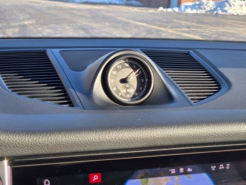 Used 2025 Porsche Macan image 23