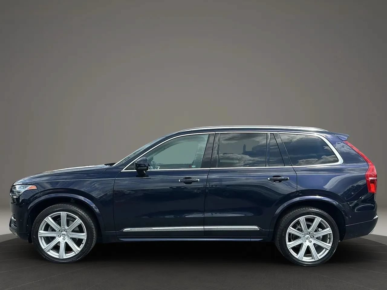 Used 2017 Volvo XC90 T6 Inscription w/ Vision Package AWD/4WD image 4