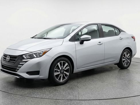 Used 2025 Nissan Versa SV FWD image 3