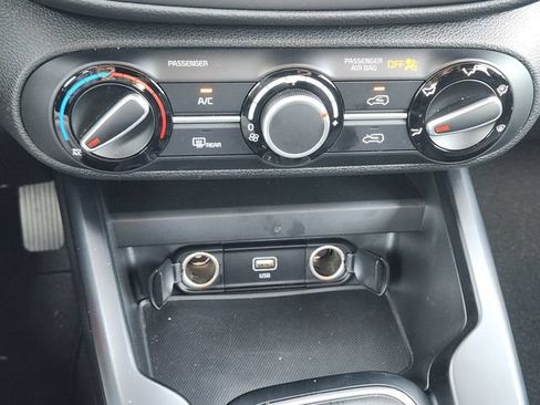 Certified 2025 Kia Soul LX w/ LX Technology Package FWD image 19