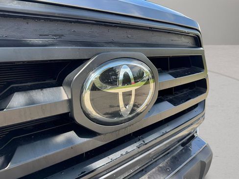 Used 2022 Toyota Tacoma SR AWD/4WD image 12