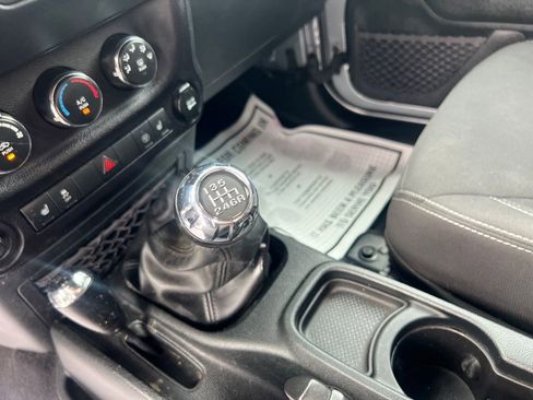 Used 2018 Jeep Wrangler Unlimited Rubicon w/ Cold Weather Group image 23