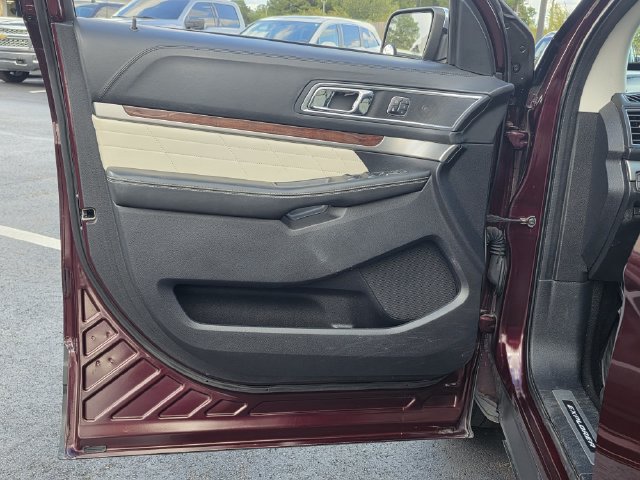 Used 2018 Ford Explorer Platinum AWD/4WD image 16