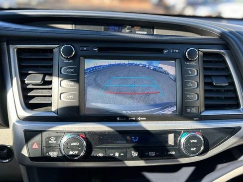 Used 2017 Toyota Highlander XLE image 27