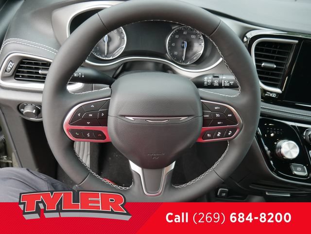 New 2027 Chrysler Pacifica Select FWD image 28