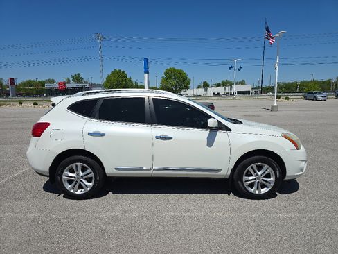 Used 2012 Nissan Rogue SV image 2