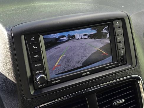 Used 2019 Dodge Grand Caravan SE FWD image 18