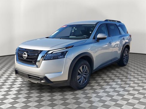 Certified 2025 Nissan Pathfinder SV image 10