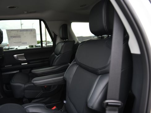 New 2027 Ford Expedition Platinum RWD image 15