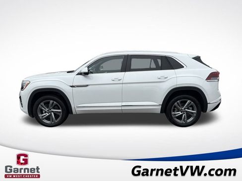 Used 2024 Volkswagen Atlas Cross Sport SEL R-Line image 2