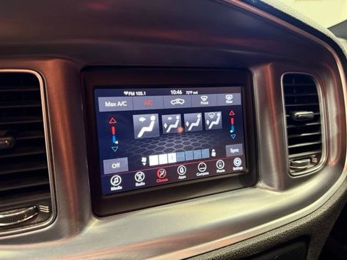 Used 2019 Dodge Charger SXT RWD image 17