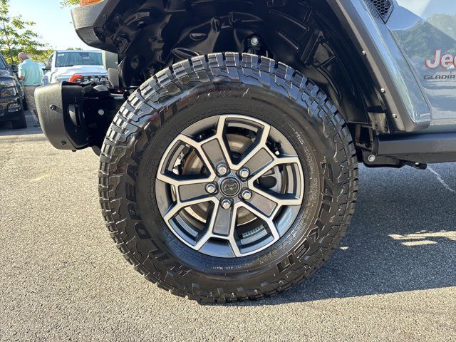 Certified 2025 Jeep Gladiator Mojave AWD/4WD image 13