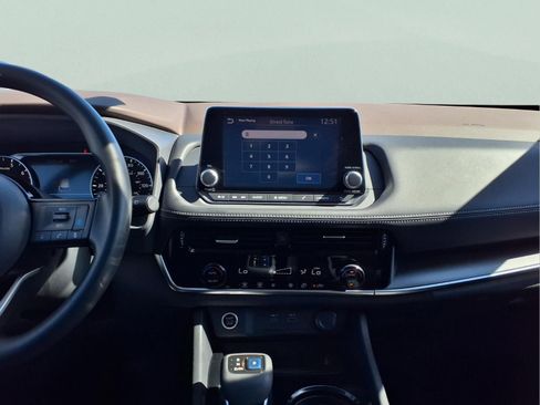 Used 2022 Nissan Rogue SV image 16